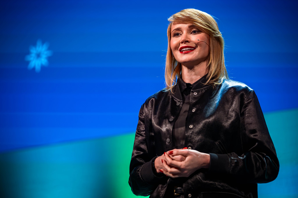Paula Januszkiewicz speaking from the stage during the ESPC Dublin25 keynote
